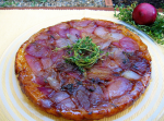 Tarte tatin lila hagymával  